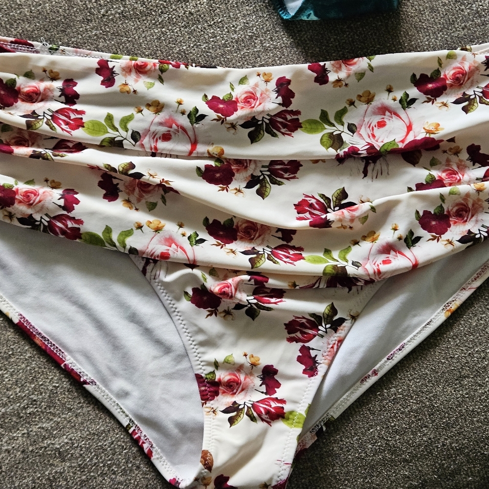 Womens White Floral Swimsuit Bottom Size XXL